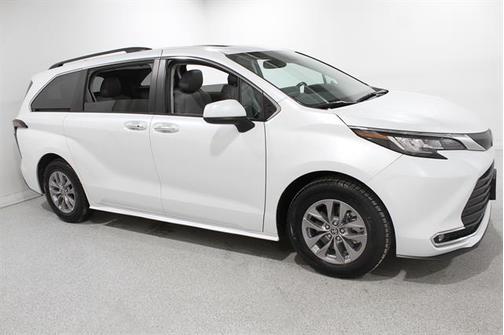 2023 Toyota Sienna XLE