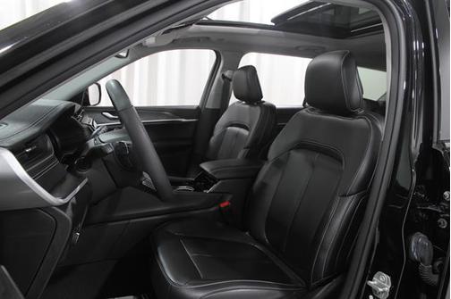 Diamond Black Crystal Pearl Coat 2023 Jeep Grand Cherokee L Limited