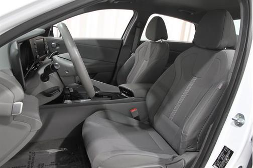 2022 Hyundai ELANTRA SE