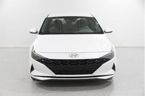 2022 Hyundai ELANTRA SE