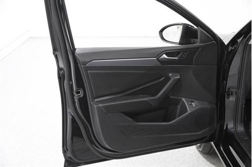 Deep Black Pearl 2023 Volkswagen Jetta 1.5T SE
