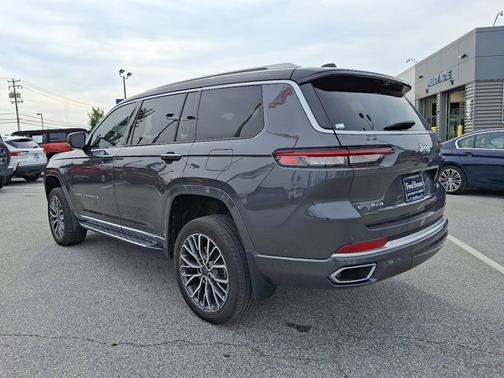 2022 Jeep Grand Cherokee SUMMIT