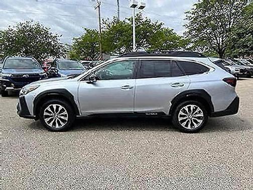 Ice Silver Metallic 2025 Subaru Outback Limited