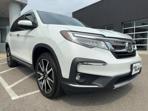 2022 Honda Pilot Touring 8-Passenger