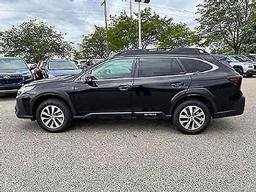 Crystal Black Silica 2024 Subaru Outback Premium