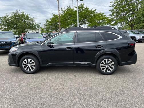 Crystal Black Silica 2024 Subaru Outback Premium