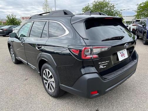 Crystal Black Silica 2024 Subaru Outback Premium