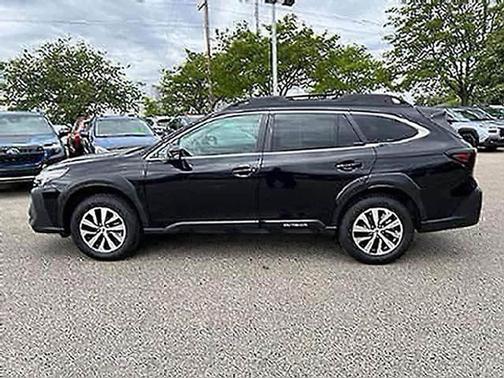 Crystal Black Silica 2024 Subaru Outback Premium