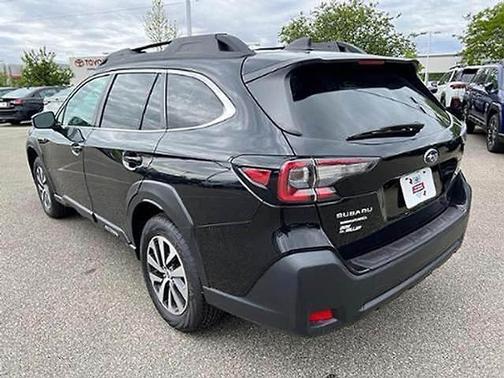 Crystal Black Silica 2024 Subaru Outback Premium
