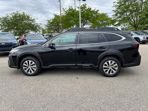 Crystal Black Silica 2024 Subaru Outback Premium
