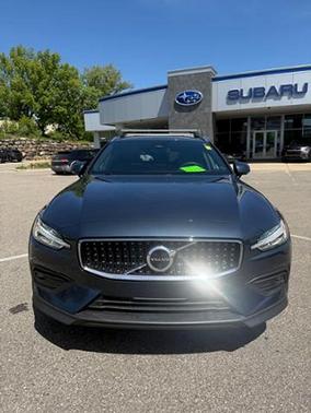 Denim Blue Metallic 2025 Volvo V60 Cross Country Plus, B5 AWD Gas (mild hybrid)