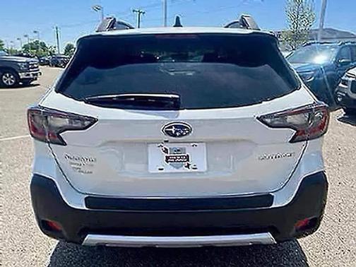 Crystal White 2025 Subaru Outback Limited