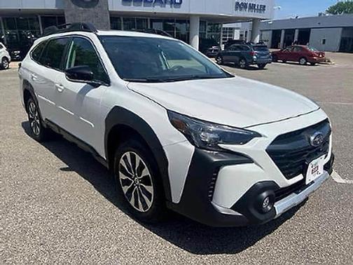 Crystal White 2025 Subaru Outback Limited