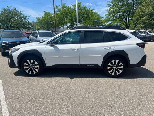 Crystal White 2025 Subaru Outback Limited