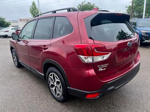 Crimson Red Pearl 2023 Subaru Forester Premium