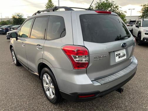 Ice Silver Metallic 2014 Subaru Forester 2.5i Premium
