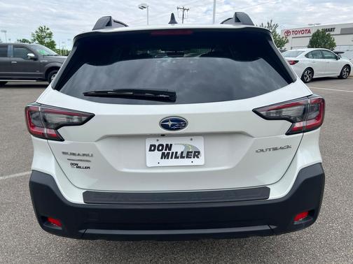 Crystal White Pearl 2023 Subaru Outback Premium