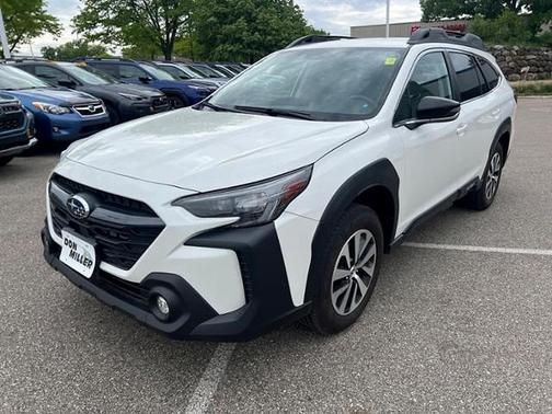 Crystal White Pearl 2023 Subaru Outback Premium