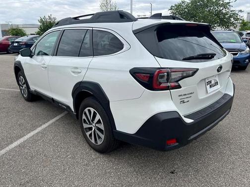 Crystal White Pearl 2023 Subaru Outback Premium