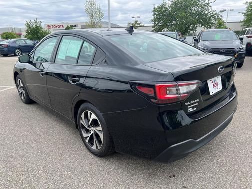 Crystal Black Silica 2025 Subaru Legacy Premium