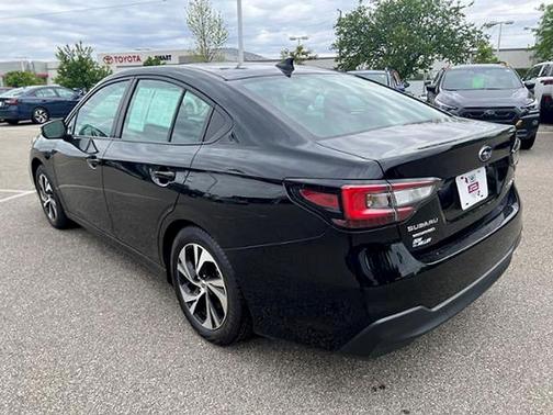 Crystal Black Silica 2025 Subaru Legacy Premium