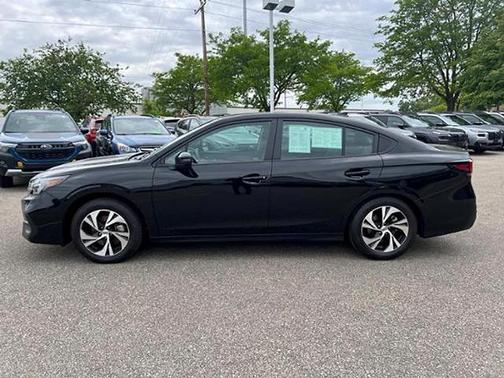 Crystal Black Silica 2025 Subaru Legacy Premium