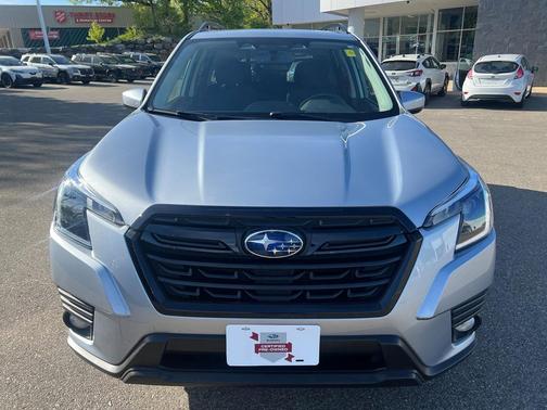 Ice Silver Metallic 2022 Subaru Forester Premium