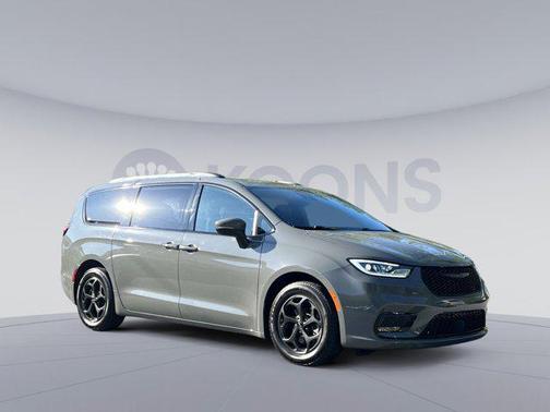 Ceramic Gray Clearcoat 2023 Chrysler Pacifica Hybrid Touring L