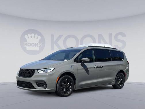 Ceramic Gray Clearcoat 2023 Chrysler Pacifica Hybrid Touring L