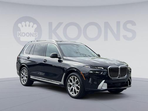 Black Sapphire Metallic 2025 BMW X7 xDrive40i