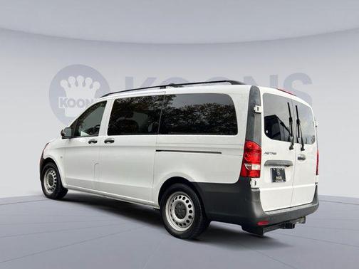 2016 Mercedes-Benz Metris Base