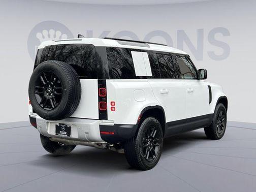 2025 Land Rover Defender 110 P300