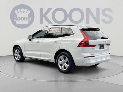 Ice White 2022 Volvo XC60 B5 Momentum