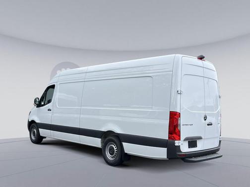 Arctic White 2026 Mercedes-Benz Sprinter 2500 High Roof