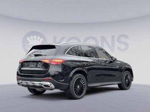Obsidian Black Metallic 2026 Mercedes-Benz GLC 300 4MATIC
