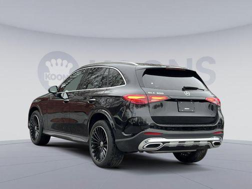 Obsidian Black Metallic 2026 Mercedes-Benz GLC 300 4MATIC