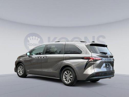 2021 Toyota Sienna XLE 8 Passenger
