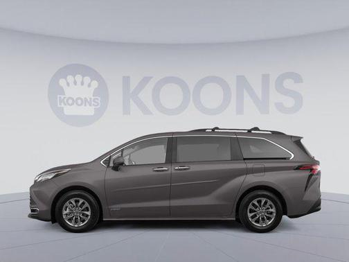 2021 Toyota Sienna XLE 8 Passenger