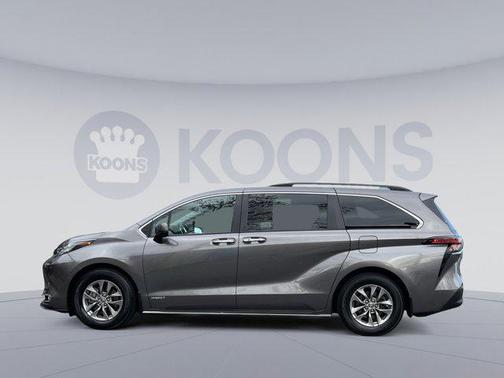 2021 Toyota Sienna XLE 8 Passenger