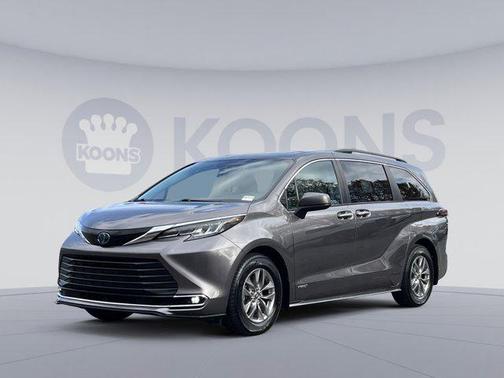 2021 Toyota Sienna XLE 8 Passenger
