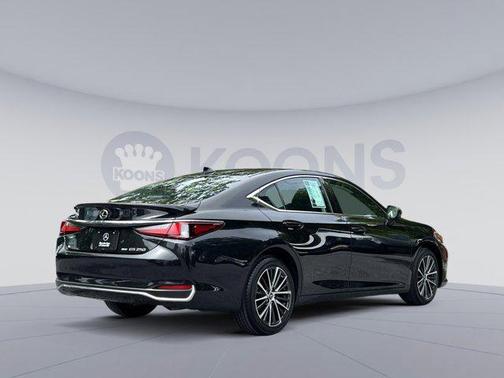 2022 Lexus ES 250 Base