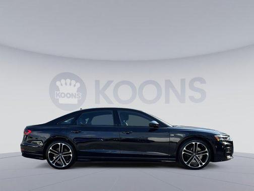 Sebring Black Crystal Effect 2025 Audi A8 L 55 (Tiptronic)