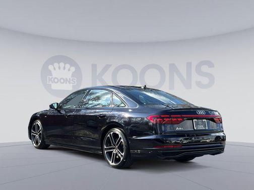 Sebring Black Crystal Effect 2025 Audi A8 L 55 (Tiptronic)