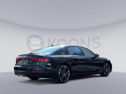 Sebring Black Crystal Effect 2025 Audi A8 L 55 (Tiptronic)