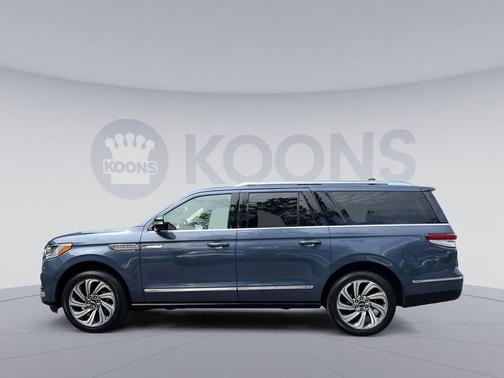 Ocean Drive Blue Metallic Tinted Clearcoat 2022 Lincoln Navigator Reserve