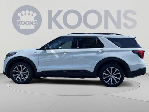White Metallic 2025 Ford Explorer ST-Line