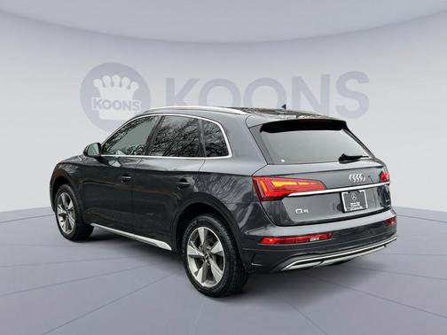 Manhattan Gray Metallic 2023 Audi Q5 40 Premium