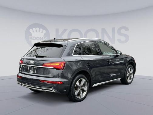 Manhattan Gray Metallic 2023 Audi Q5 40 Premium