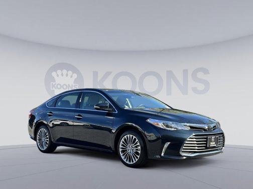 Midnight Black Metallic 2017 Toyota Avalon XLE