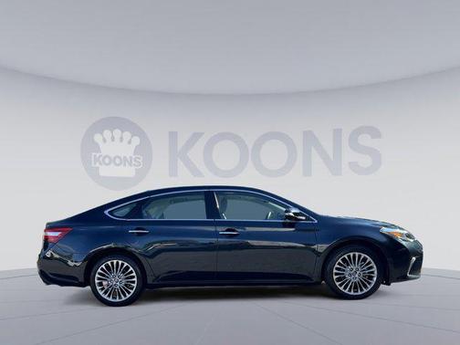 Midnight Black Metallic 2017 Toyota Avalon XLE